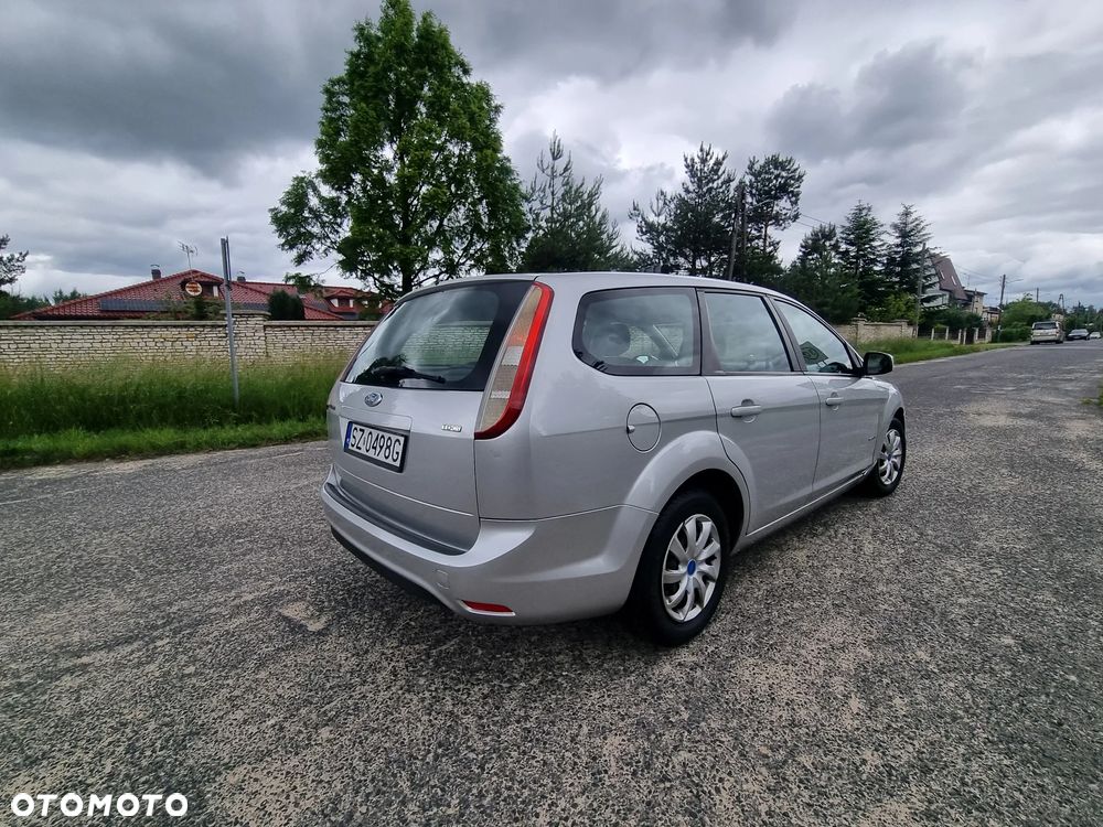Ford Focus 1.6 TDCi Ambiente DPF - 8