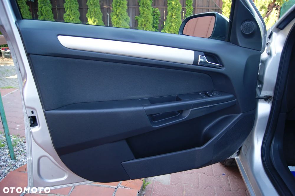 Opel Astra 1.9 CDTI Elegance - 23