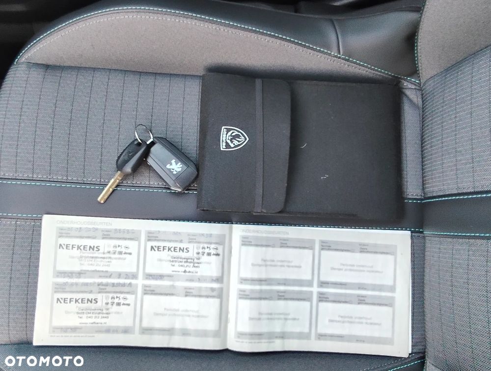 Peugeot 2008 PureTech 130 EAT8 Allure Pack - 18
