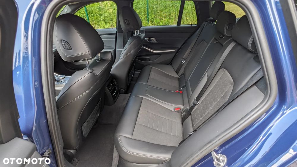 BMW Seria 3 330i xDrive Sport Line - 14