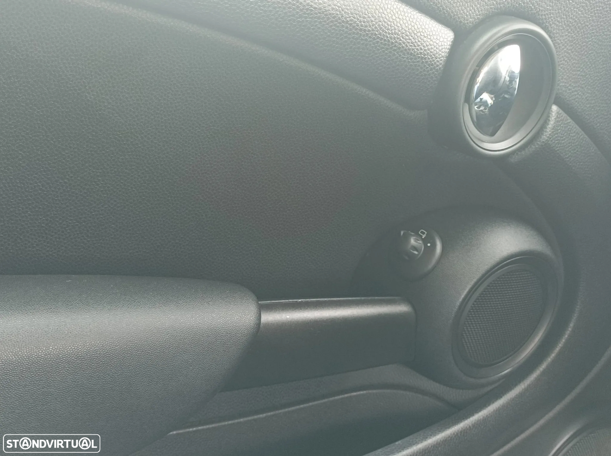 MINI 3 Portas One D - 22