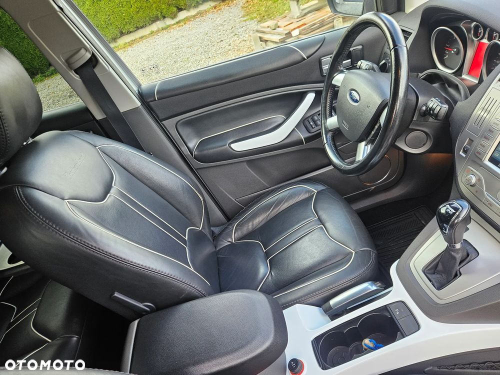 Ford Kuga - 35
