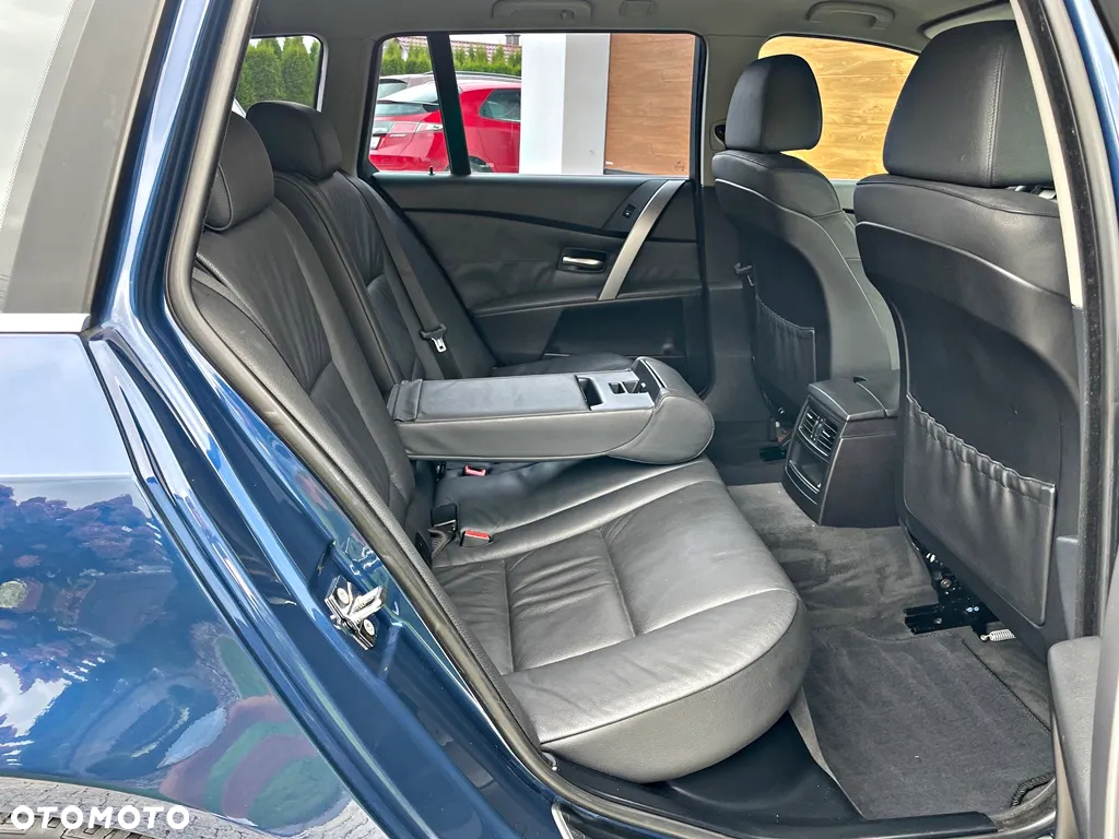BMW Seria 5 525d Touring - 26