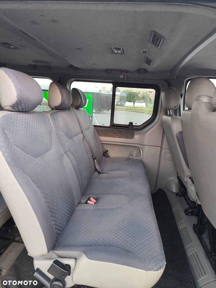 Renault Trafic Passenger - 9