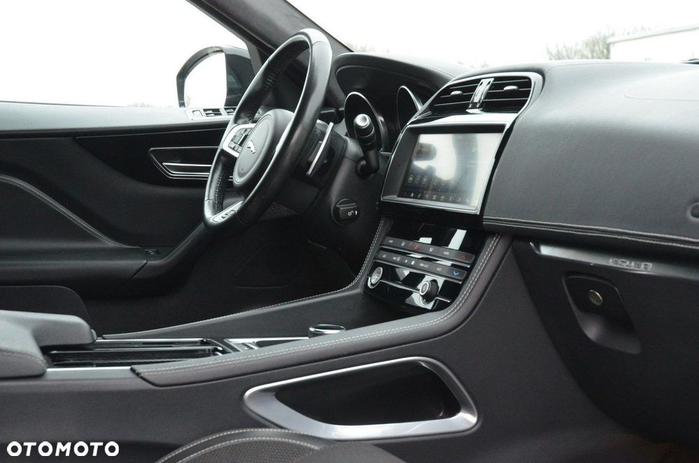 Jaguar F-Pace 2.0 i4P AWD R-Sport - 21