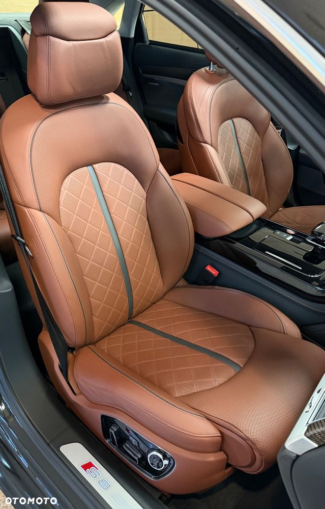 Audi S8 - 12
