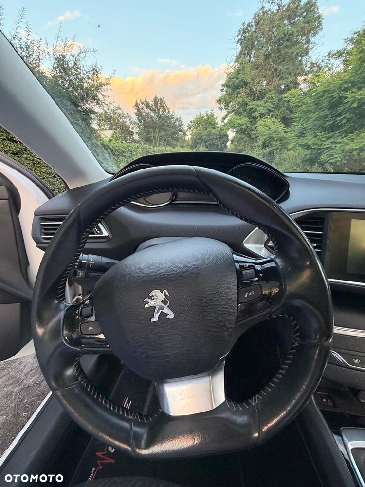 Peugeot 308 1.6 BlueHDi Allure S&S - 23
