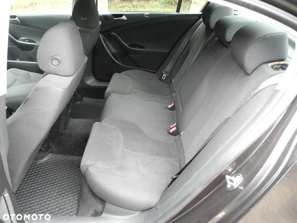 Volkswagen Passat - 16