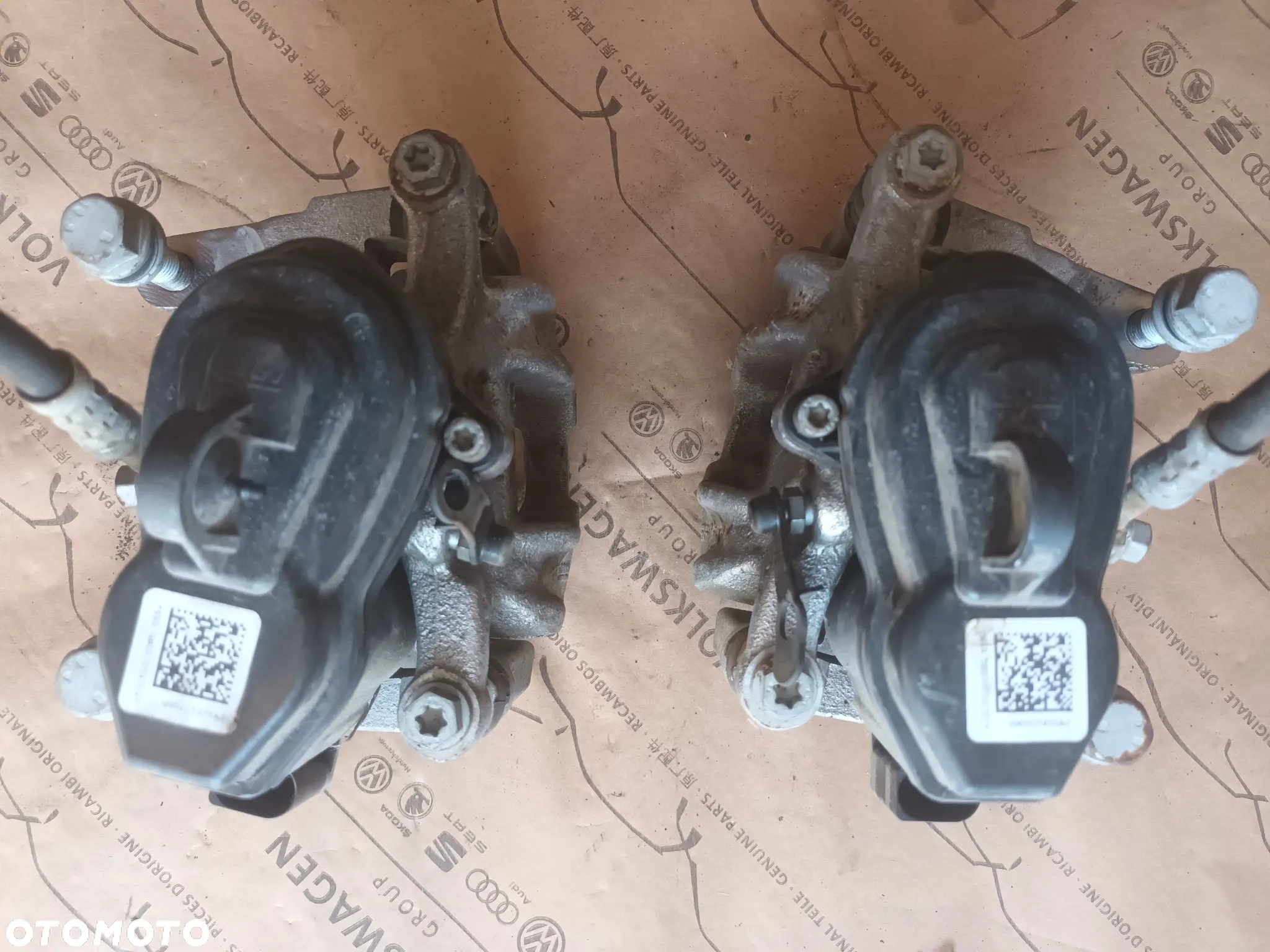 Zacisk hamulcowy tył elektryczny Audi A4 B9 8W 8W0615405AJ 8W0615406AJ 72km - 8