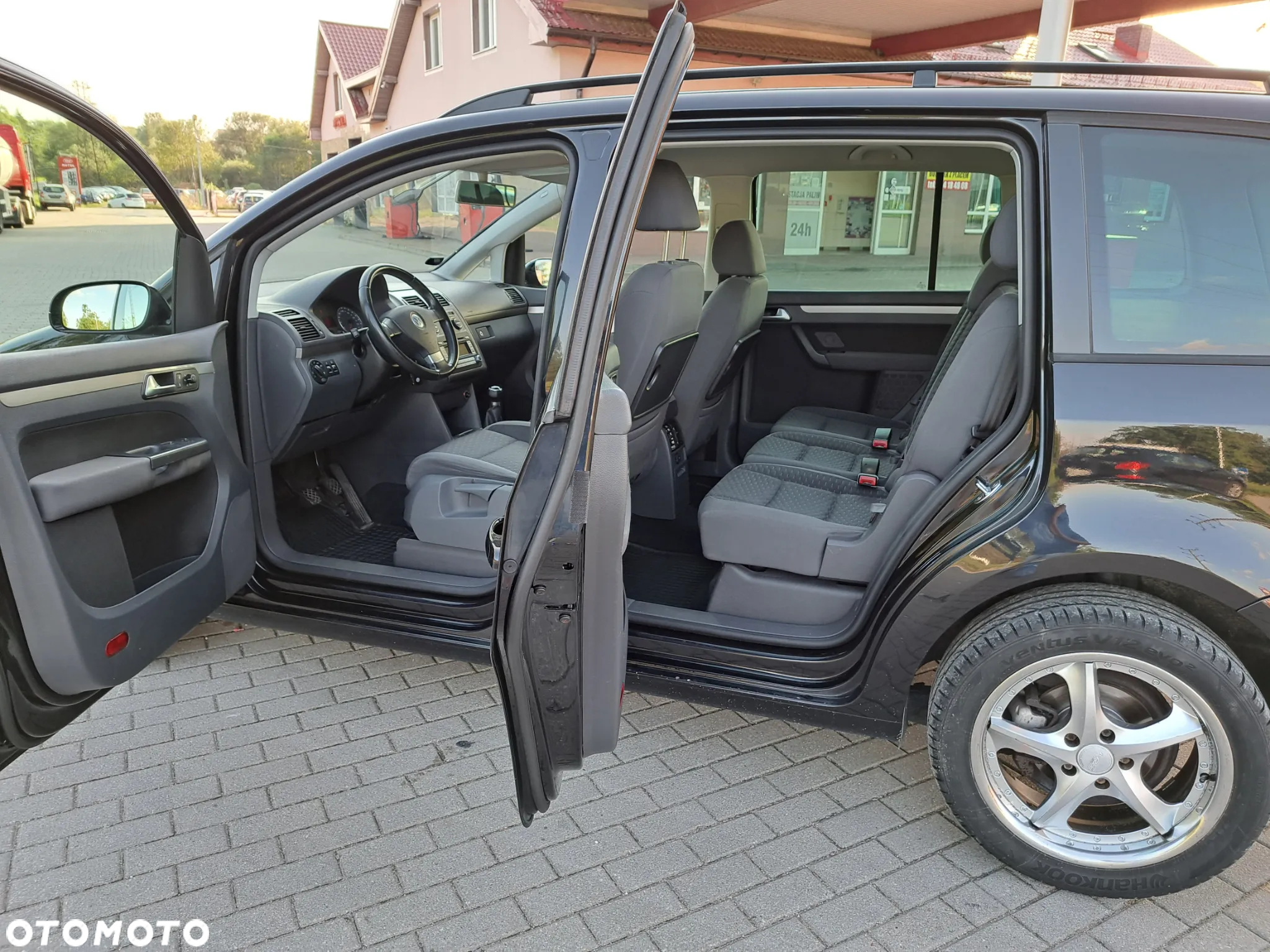 Volkswagen Touran - 12