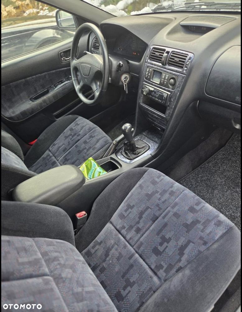 Mitsubishi Galant - 5