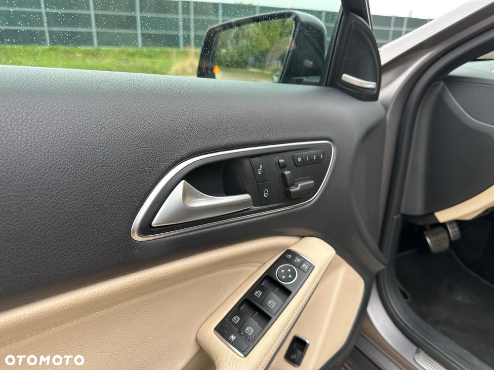 Mercedes-Benz GLA AMG 45 4Matic AMG Speedshift 7G-DCT - 18