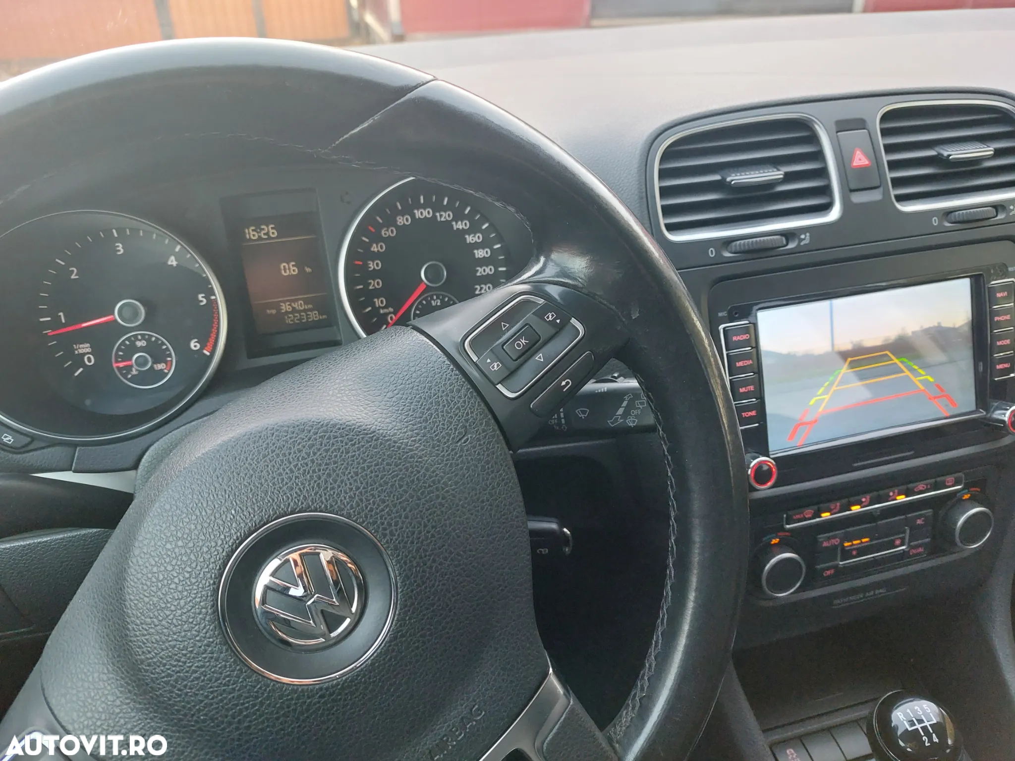 Volkswagen Golf 1.6 TDI DPF Highline - 13