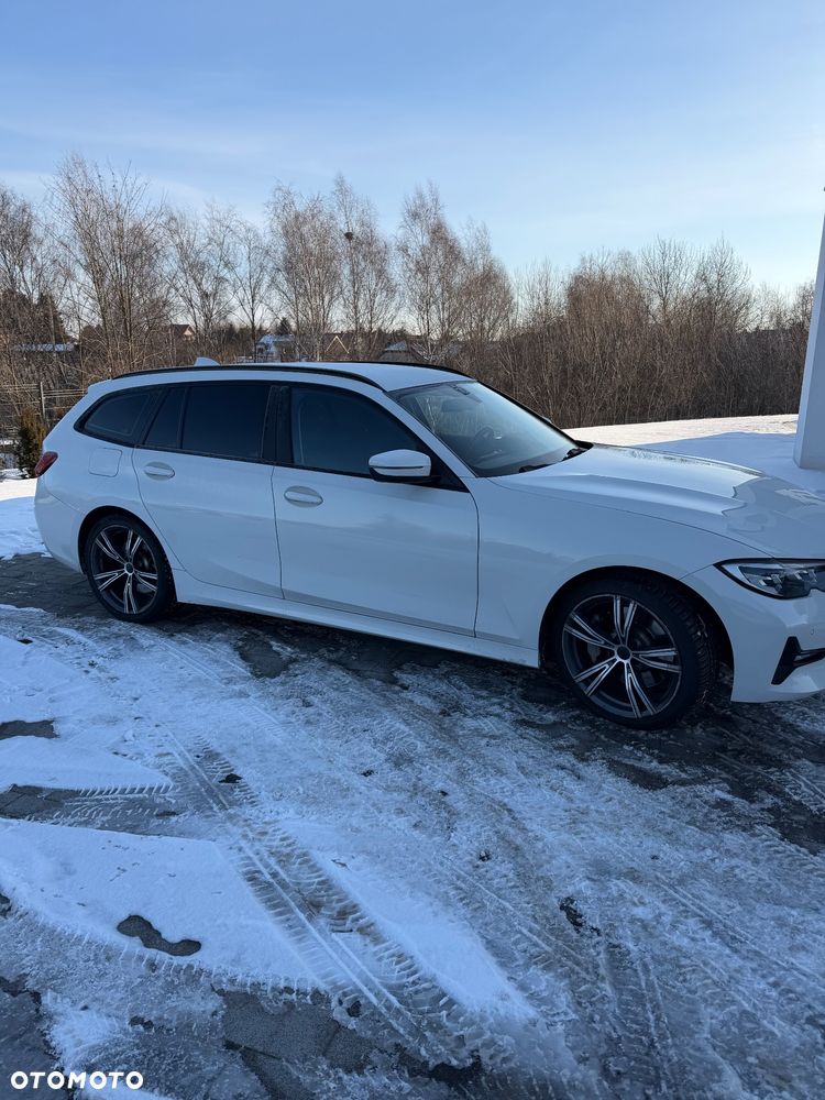 BMW Seria 3 330e xDrive Sport - 9