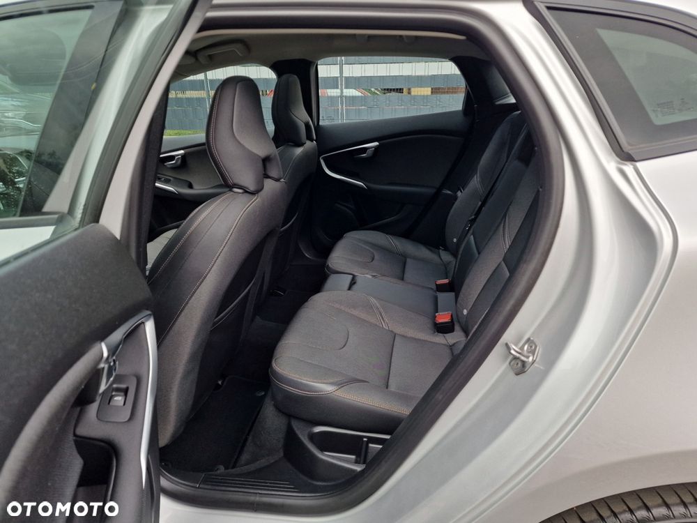 Volvo V40 Cross Country D2 Geartronic Momentum - 22