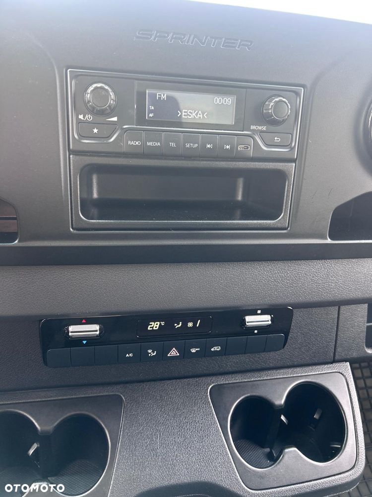 Mercedes-Benz Sprinter - 17