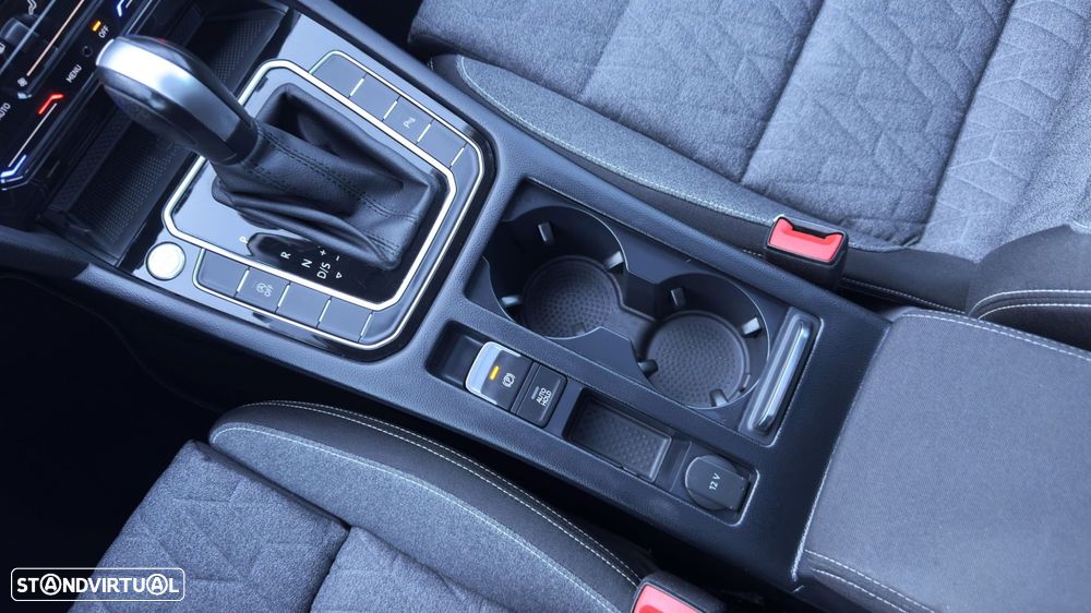 VW Passat Variant 2.0 TDI Business DSG - 28