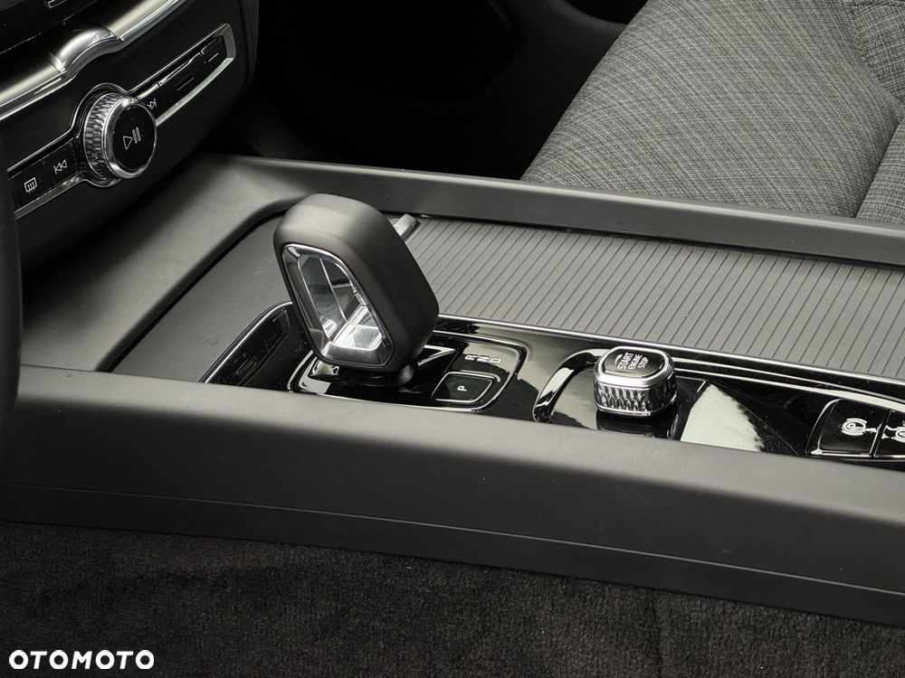 Volvo XC 60 B4 B Essential - 11