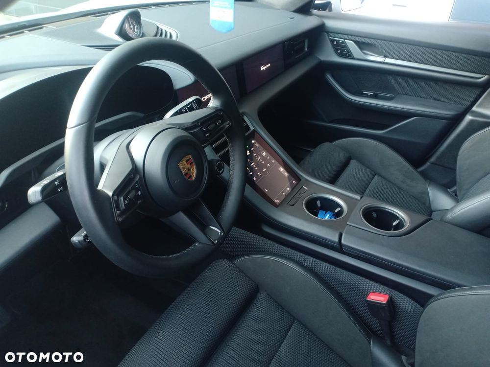 Porsche Taycan Turbo - 7