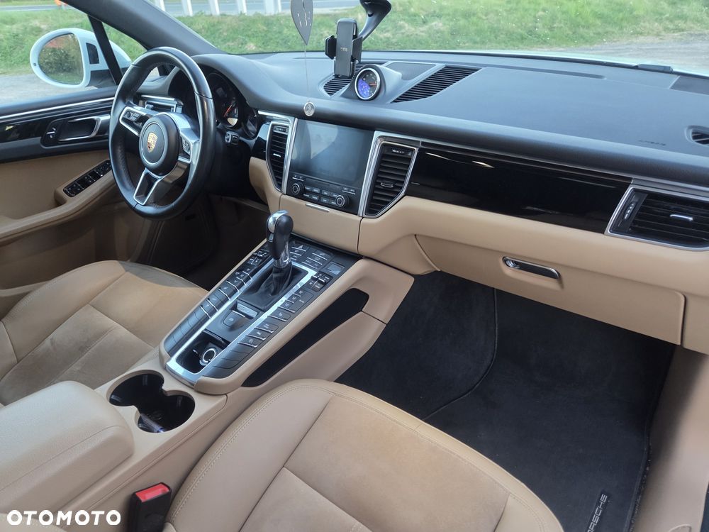 Porsche Macan Standard - 26