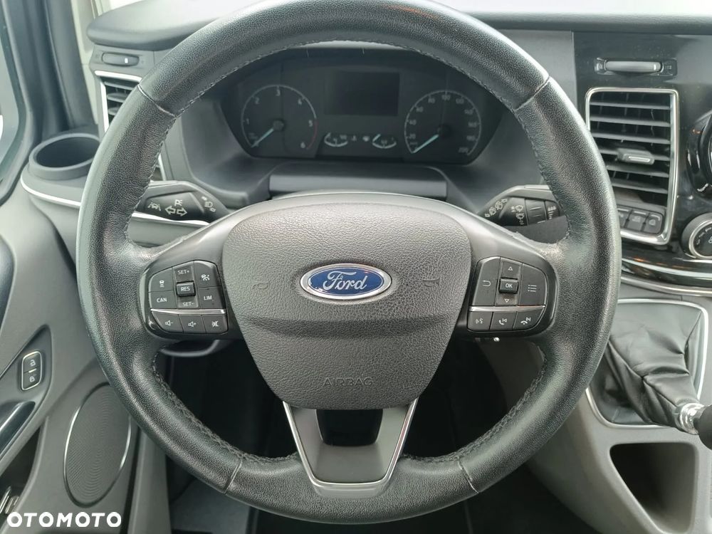 Ford Tourneo Custom - 9