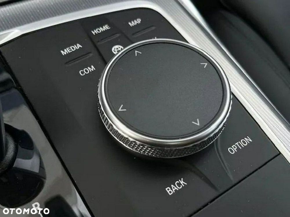BMW Seria 3 318d Sport Line - 24
