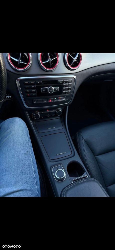 Mercedes-Benz CLA 200 7G-DCT AMG Line - 25