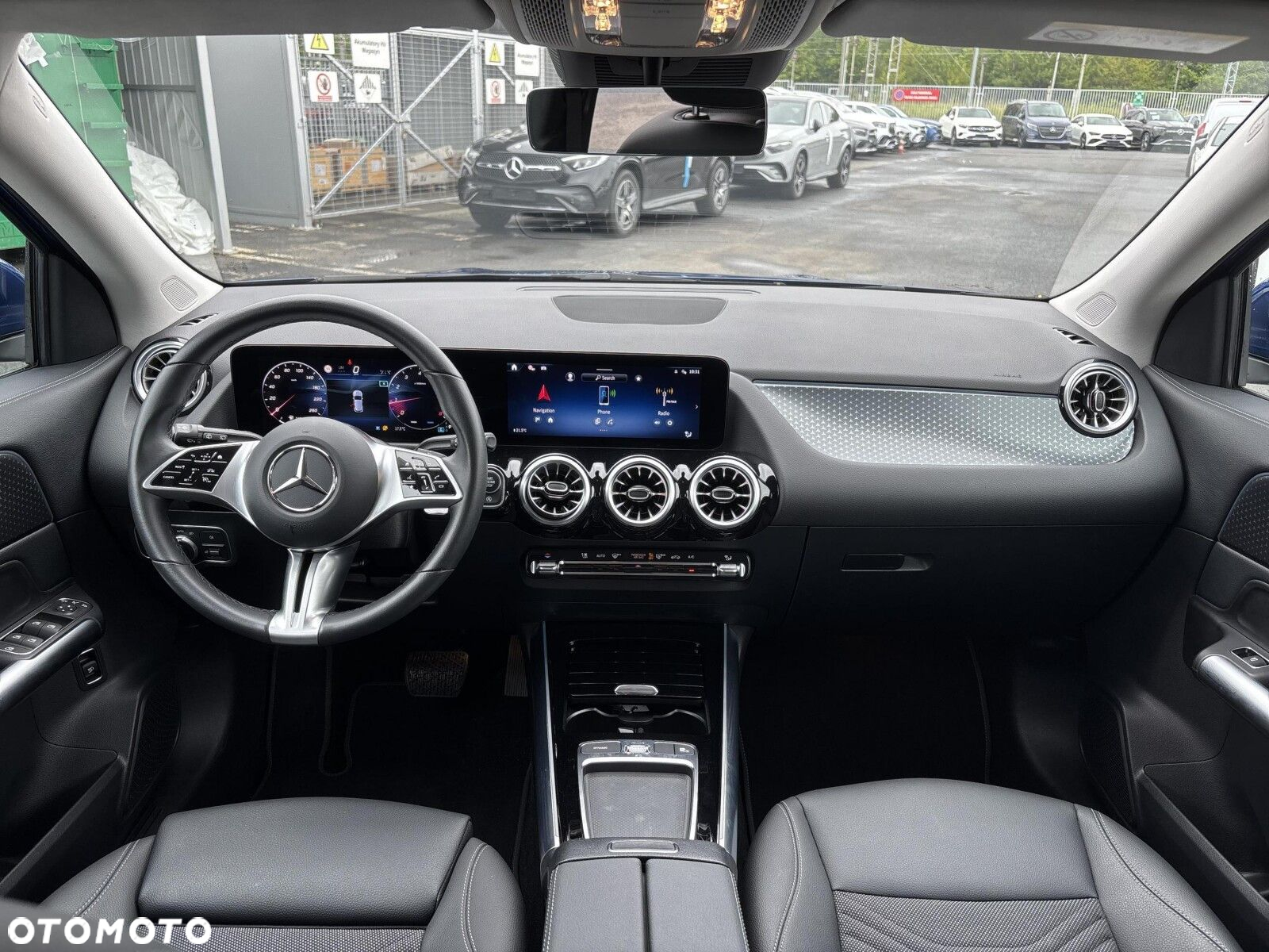 Mercedes-Benz GLA - 12