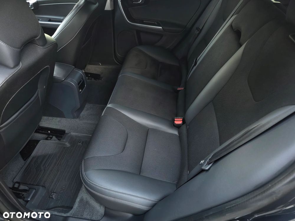Volvo V60 D4 Geartronic Momentum - 21