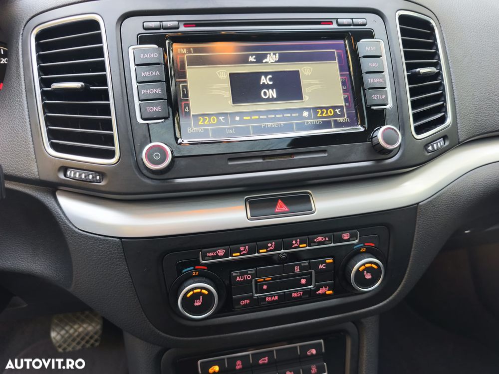 Volkswagen Sharan 2.0 TDI DSG BlueMotion Technology Highline - 23