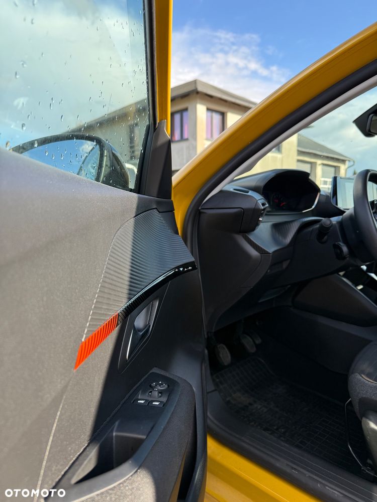 Peugeot 208 - 16