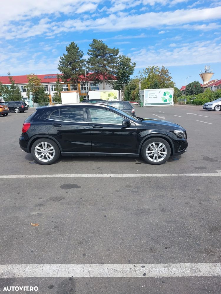 Mercedes-Benz GLA - 9