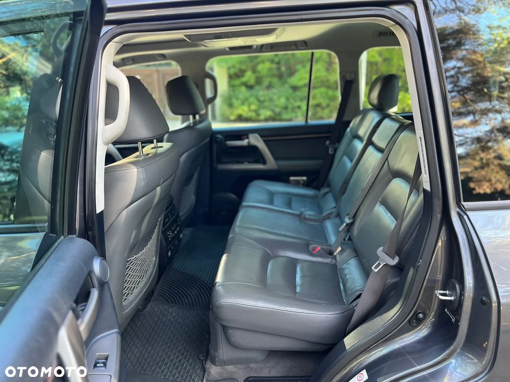 Toyota Land Cruiser - 30