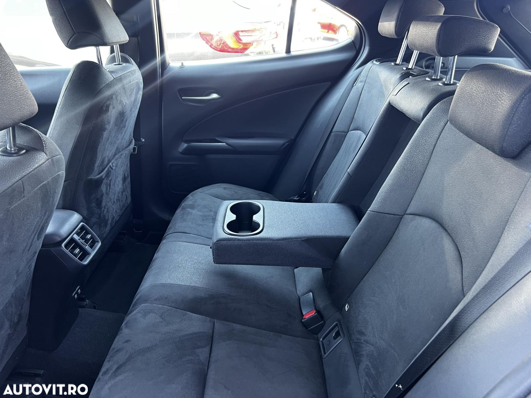 Lexus UX - 24
