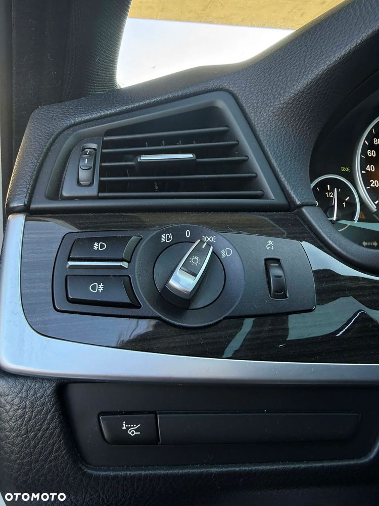 BMW Seria 5 535i xDrive Sport-Aut - 13