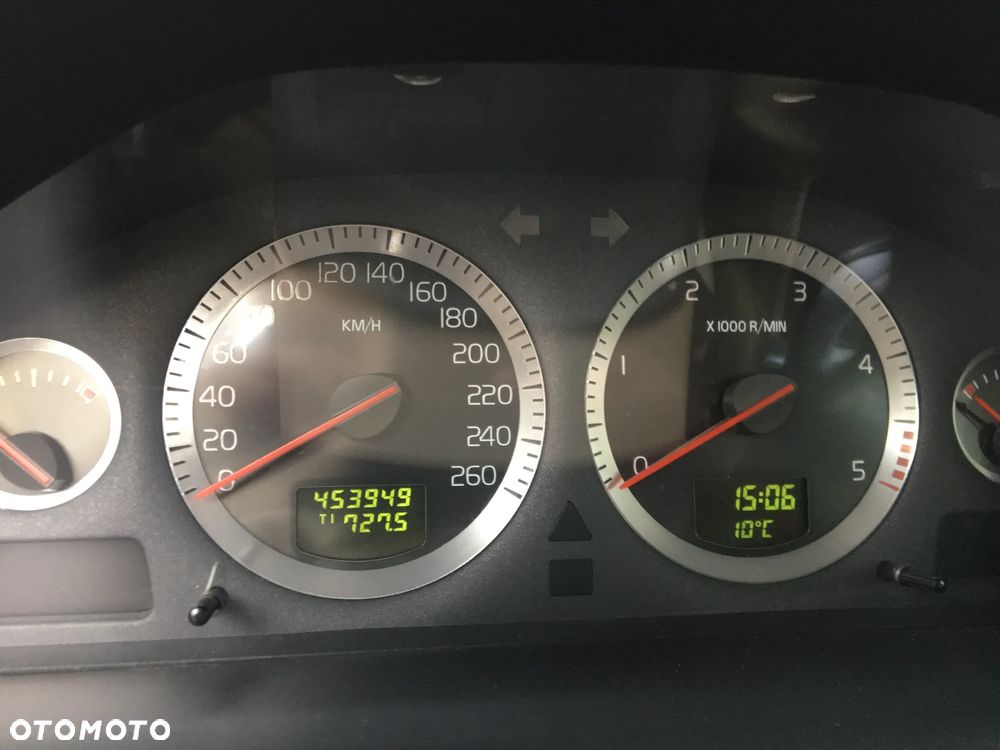 Volvo V70 D5 Momentum - 10