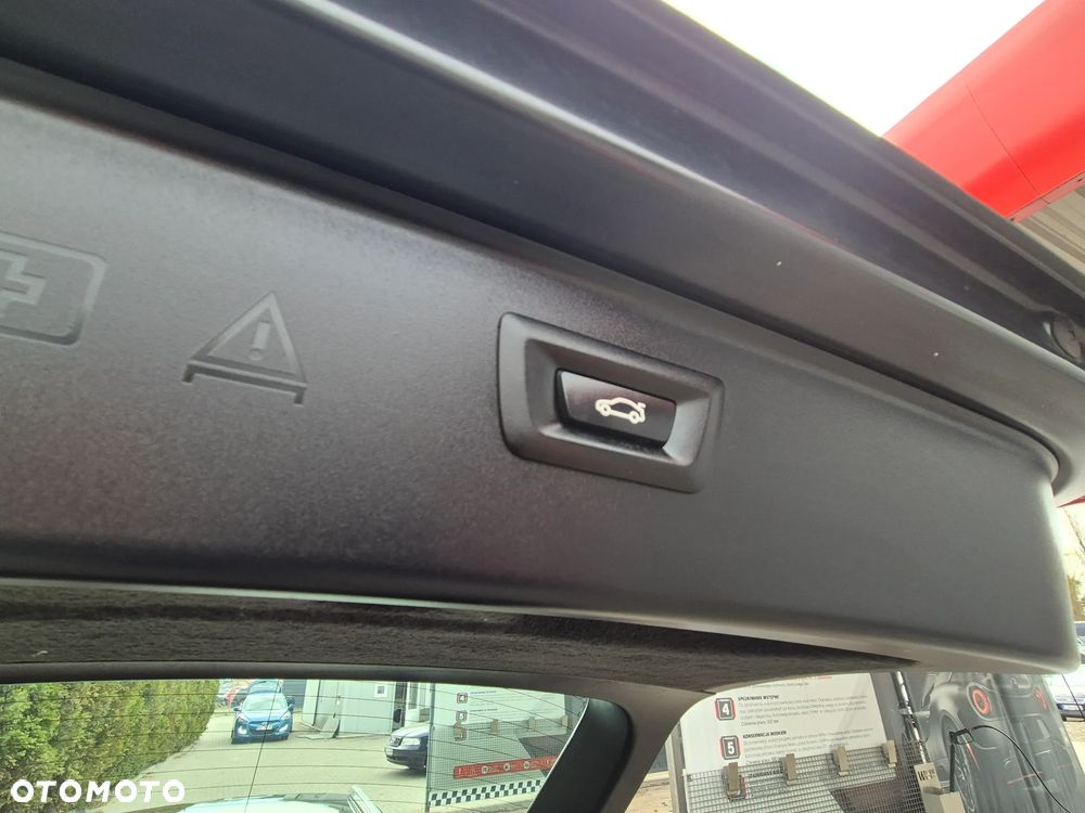 BMW Seria 5 520i - 29