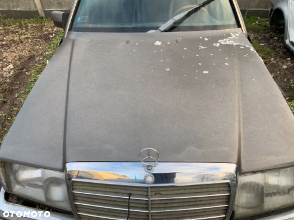 MERCEDES 124 maska Grill atrapa drzwi - 1
