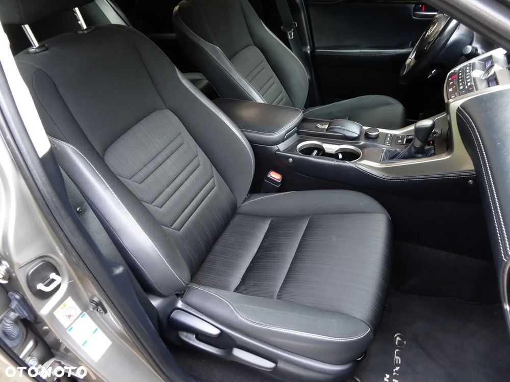 Lexus NX 300h Elite AWD - 24