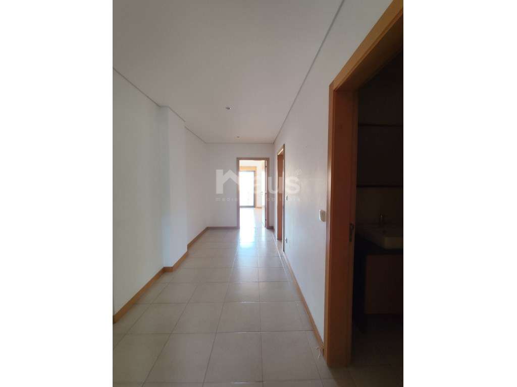 T3 com 2 lugares de parqueamento - Grande imagem: 5/13