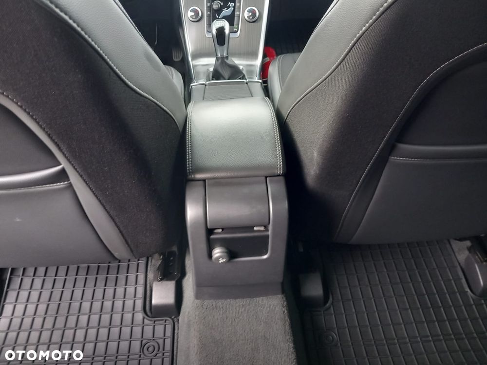 Volvo XC 60 D3 Momentum - 11