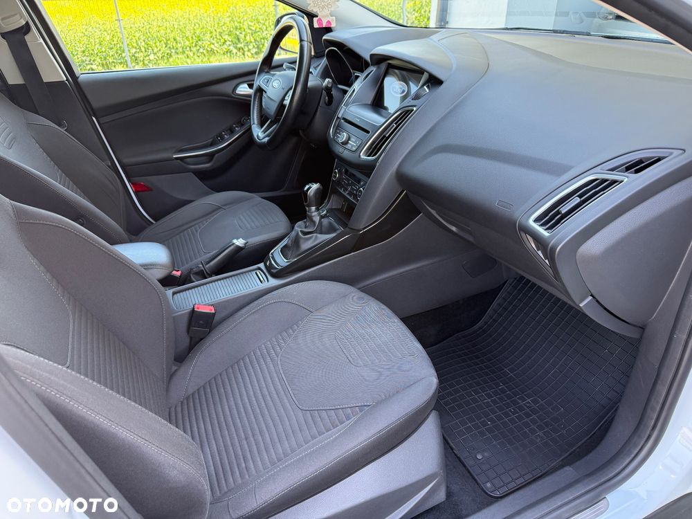 Ford Focus 1.0 EcoBoost Titanium - 24