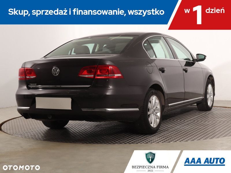 Volkswagen Passat - 7