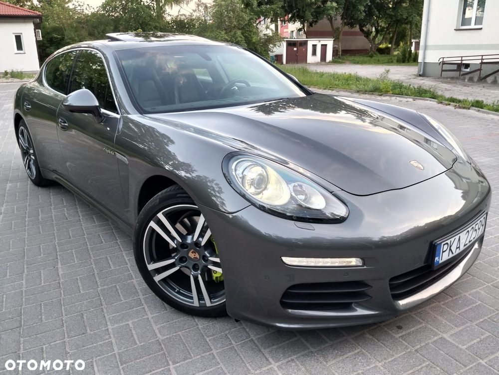 Porsche Panamera - 1