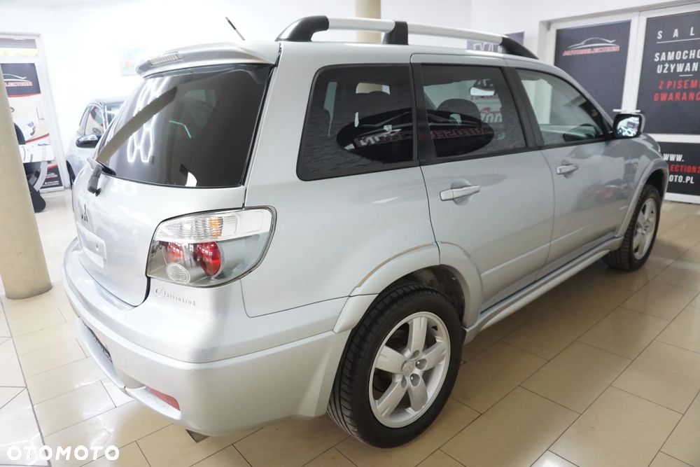 Mitsubishi Outlander 2.0 4WD Invite - 10