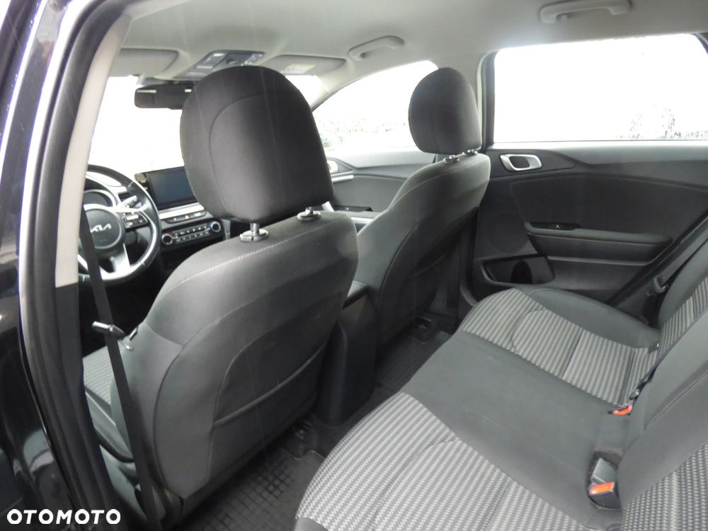Kia Ceed - 13