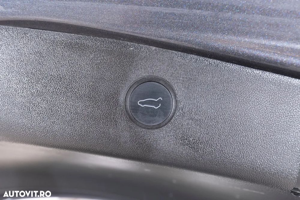 Tesla Model 3 - 10