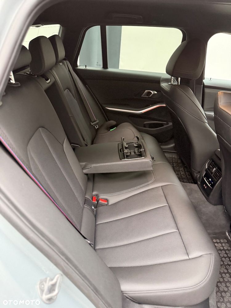 BMW Seria 3 330i xDrive - 12