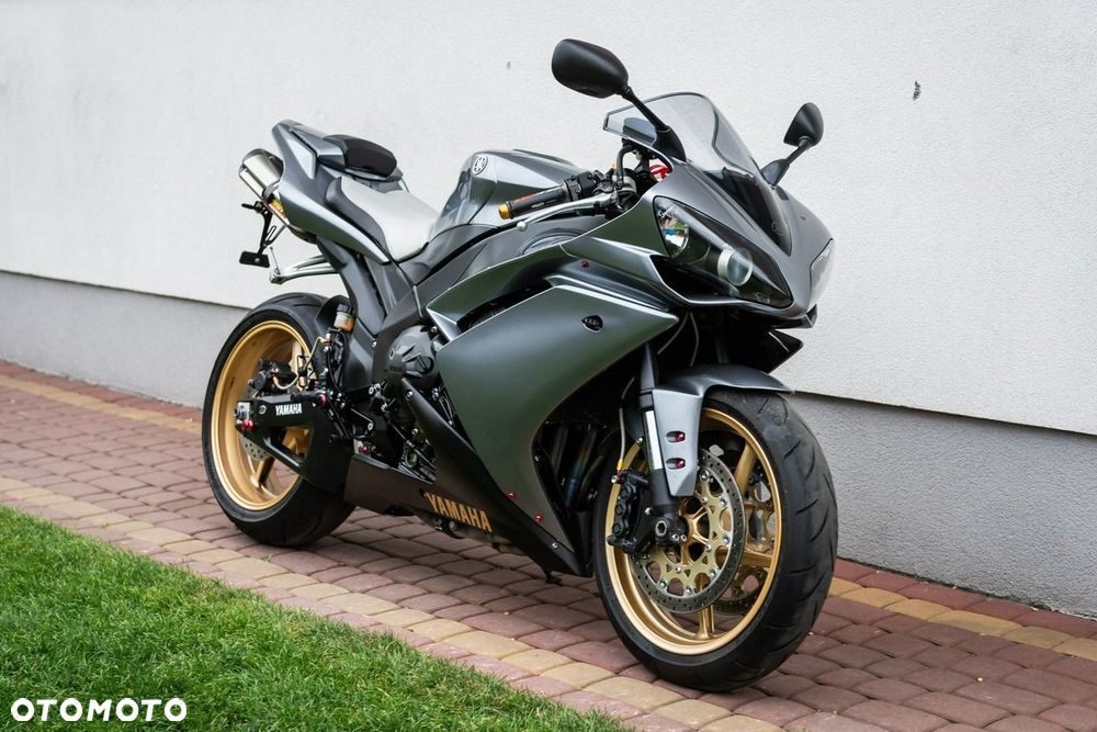 Yamaha R1 - 1