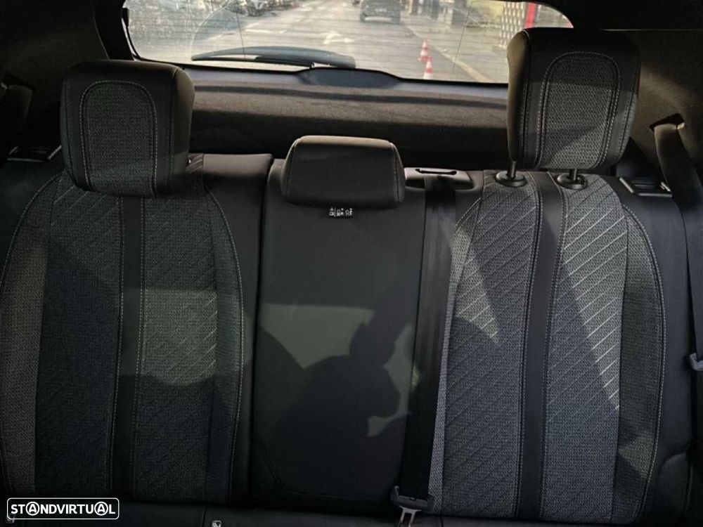 Peugeot 2008 1.2 PureTech Allure - 10